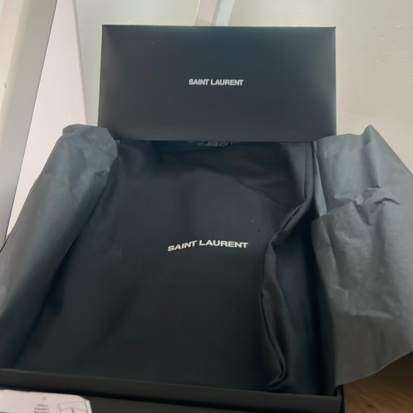 Yves Saint Laurent Uptown Pouch in Grain de Poudre Leather (Black) - Picture 4 of 6